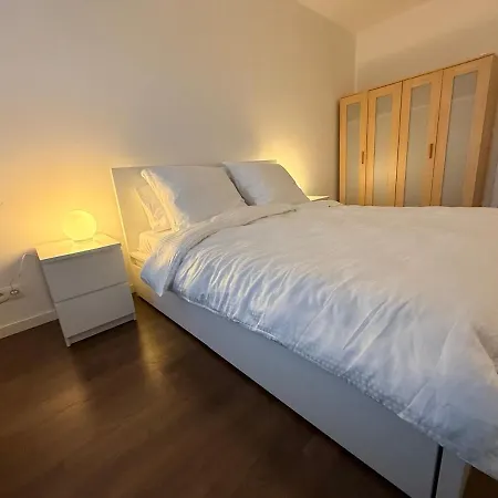 2 Bedroom With Great Location And Air Conditioning And Parking * Pressburg