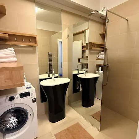 Lägenhet 2 Bedroom With Great Location And Air Conditioning And Parking Bratislava