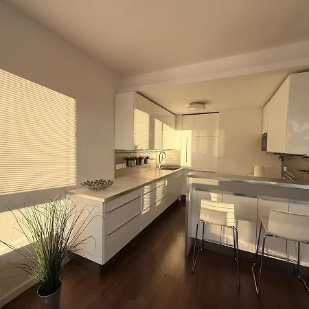 2 Bedroom With Great Location And Air Conditioning And Parking Lejlighed