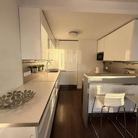 2 Bedroom With Great Location And Air Conditioning And Parking *