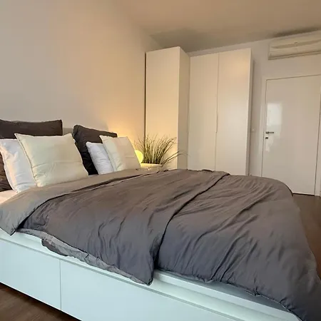 2 Bedroom With Great Location And Air Conditioning And Parking Apartmán Bratislava