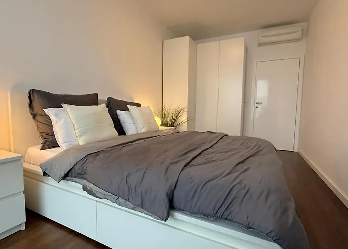 2 Bedroom With Great Location And Air Conditioning And Parking Appartement Bratislava