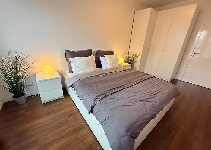 2 Bedroom With Great Location And Air Conditioning And Parking