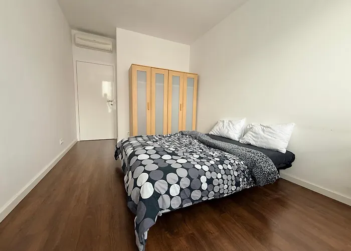 Appartement 2 Bedroom With Great Location And Air Conditioning And Parking